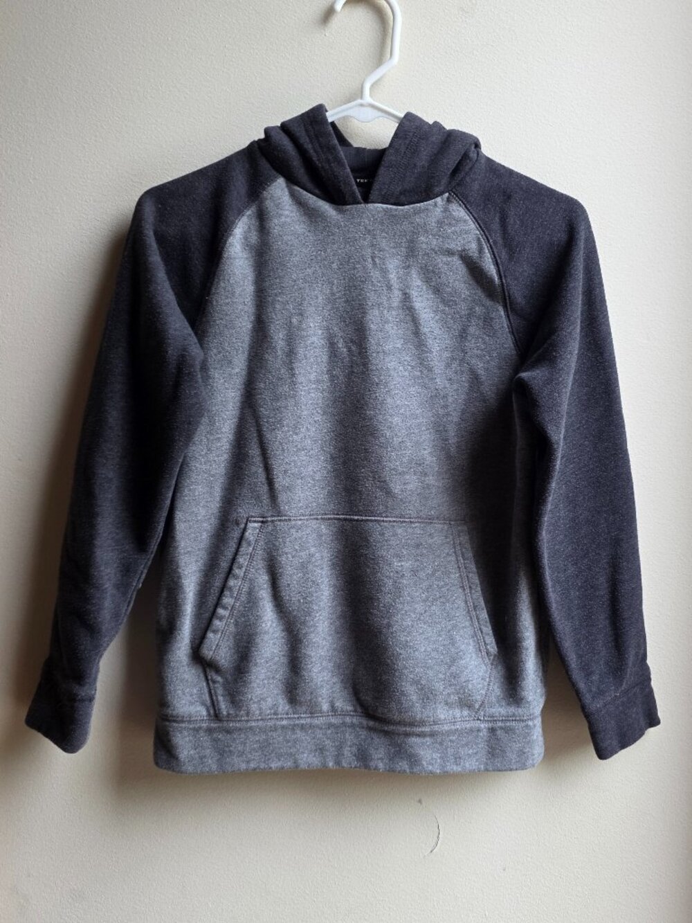Tek Gear Gray Athletic Hoodie Size Youth Medium (10/12)